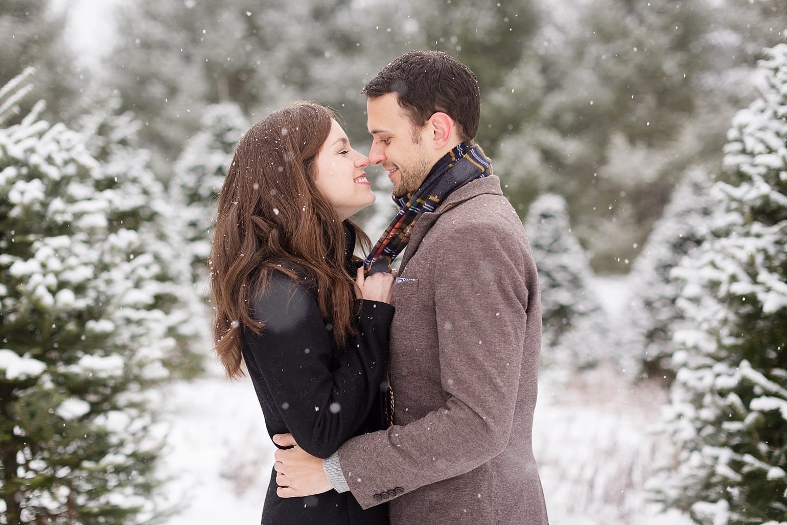 20 Winter Engagement Photo Ideas to Inspire Your Own Dreamy Shoot