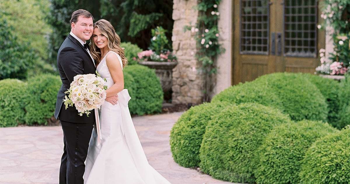 You'd Never Know That This Couple's "Bridgerton" Meets "The Secret Garden" Wedding in Texas Took Place in the Winter